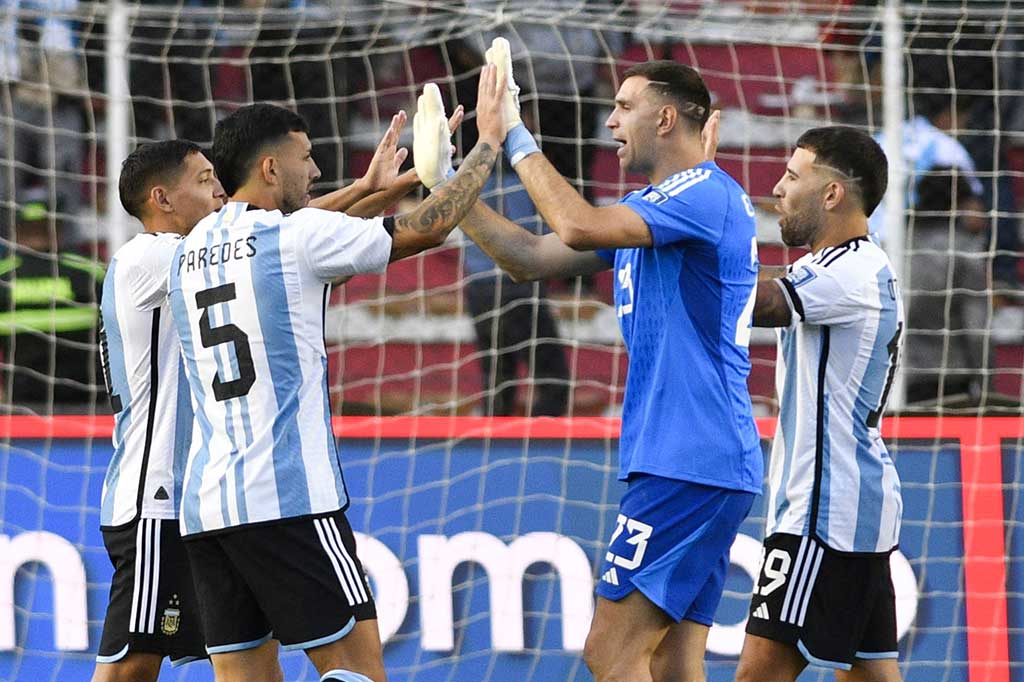 Dengan kemenangan tersebut Argentina berada di puncak klasemen zona CONMEBOL dengan enam poin dari dua laga. 
