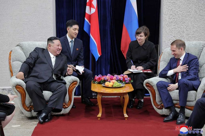 Kim mengatakan kepada tuan rumah di Rusia bahwa kunjungannya merupakan perwujudan nyata dari Korea Utara yang memprioritaskan kepentingan strategis hubungannya dengan Rusia.
