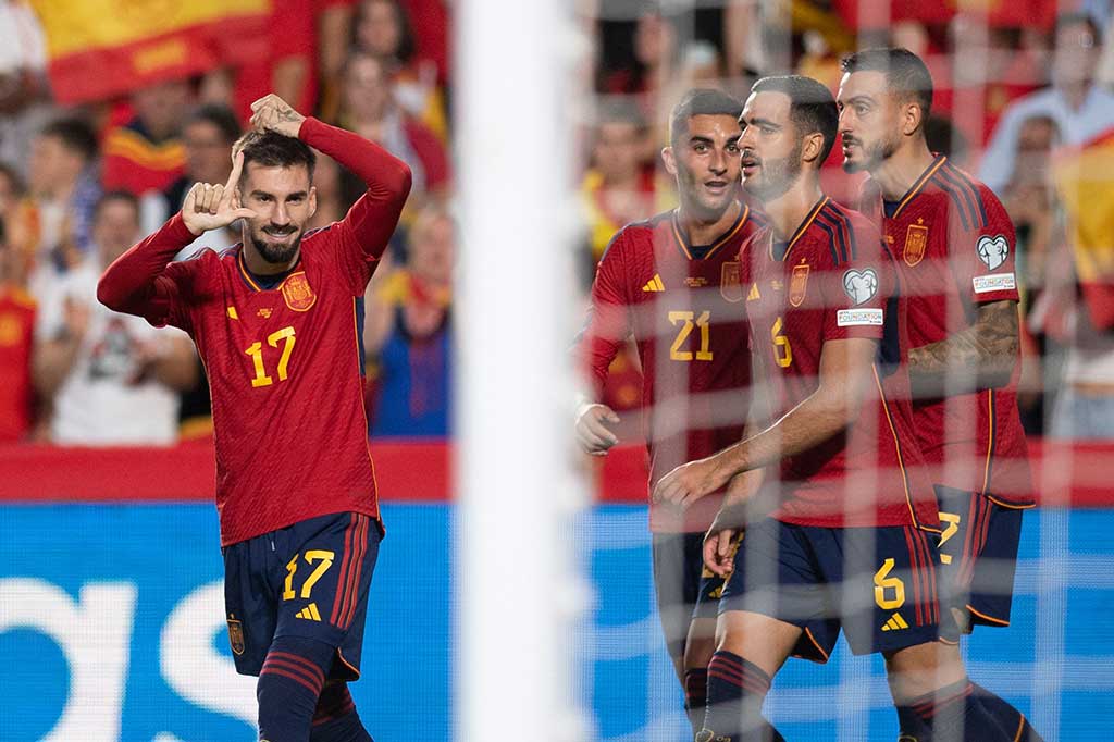 Pesta gol Spanyol pada pertandingan ini belum usai setelah pada menit ke-77 tendangan kaki kiri Alex Baena setelah menerima umpan Joselu dapat berbuah menjadi gol dan skor berubah menjadi 5-0.