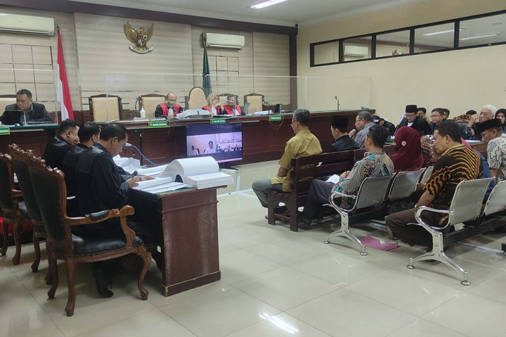 Enam saksi dari 10 saksi yang dihadirkan mengaku ada perintah Kepala Dinas Pendidikan Saiful Rachman saat itu, untuk pembangunan sebagian komponen ruang praktik siswa SMK. Yaitu khusus bagian atap dan mebeler, diarahkan untuk dikerjakan sendiri oleh terdakwa Saiful Rahman. Perintah itu disampaikan saat kegiatan bimbingan teknis di sejumlah tempat.