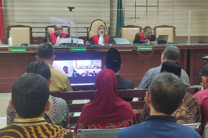 Mantan Kepala Dinas Pendidikan Jawa Timur Saiful Rachman kembali menjalani sidang kasus korupsi Dana Alokasi Khusus (DAK) Dinas Pendidikan Jatim tahun 2018, di Pengadilan Tipikor Surabaya, Selasa, 12 September 2023. Sepuluh saksi para kepala sekolah dihadirkan dalam persidangan tersebut.