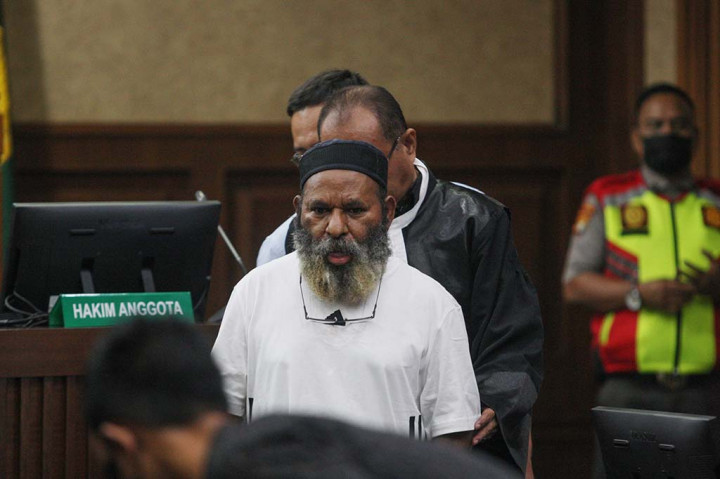 Dalam perkara ini, jaksa juga meminta majelis memberikan pidana pengganti sebesar Rp47.833.485.350 ke Lukas. Uang itu wajib dibayarkan dalam waktu sebulan setelah vonis berkekuatan hukum tetap.