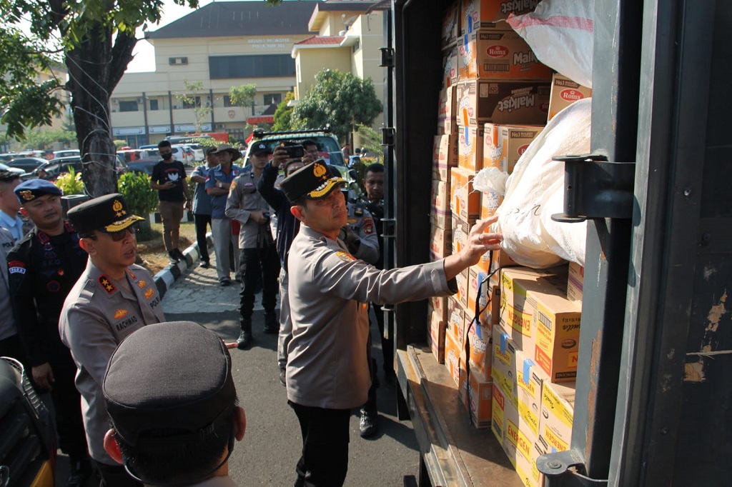 Untuk menekan kebakaran hutan dan lahan di Sumatra Selatan, Kepolisian Daerah Sumatra Selatan menurunkan 300 personel ke desa-desa. Sasarannya yakni desa yang dipetakan rentan terjadinya kebakaran hutan dan lahan pada musim kemarau 2023 dan dampak El Nino sebagai tindakan pencegahan.