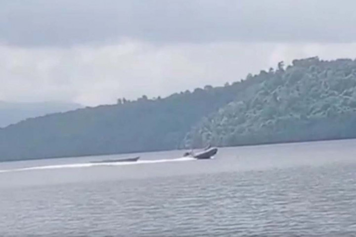Tim gabungan dari Pos TNI Angkatan Laut Baubau, Berhasil Gagalkan Aksi Bom Ikan di perairan Desa Boneatiro barat, Kabupaten Buton, Sulawesi Tenggara, Rabu, 13 September 2023.