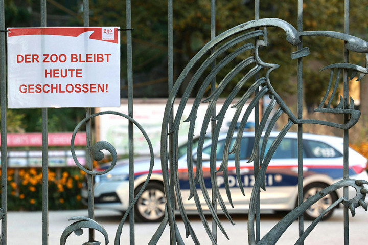 “Untuk alasan yang masih belum diketahui, seekor badak menyerang seorang wanita penjaga kebun binatang berusia 33 tahun, yang kemudian meninggal karena luka-lukanya di tempat,