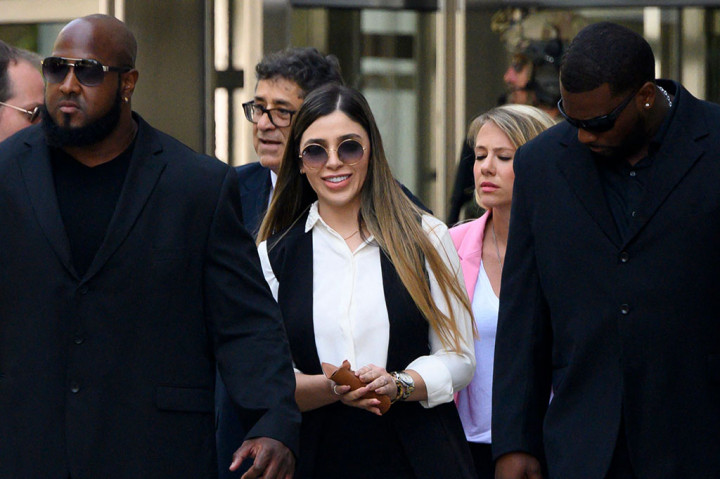 Coronel, yang membantu memfasilitasi pelarian Guzman dari penjara Meksiko pada 2015, secara teratur menghadiri persidangan suaminya di New York.  Sebagai warga negara ganda AS-Meksiko, Coronel dapat keluar masuk Amerika Serikat dengan bebas sampai dia ditangkap di Bandara Internasional Dulles di luar Washington pada Februari 2021. 