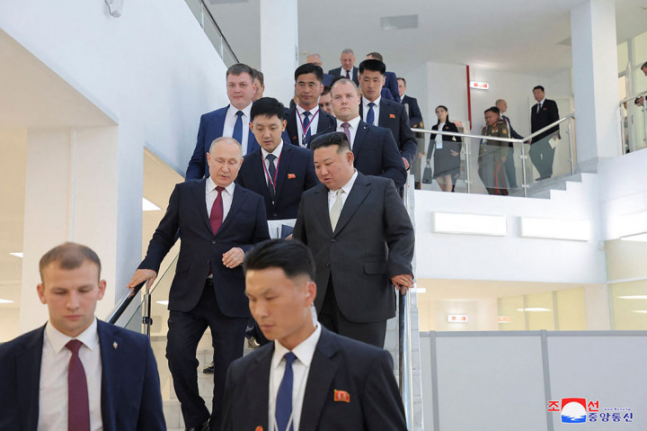 Sementara hasil dari pertemuan puncak kedua pemimpin tersebut antara lain janji Rusia untuk membantu program luar angkasa Korea Utara, Putin mengatakan kepada wartawan bahwa dia melihat kemungkinan untuk kerja sama militer. 