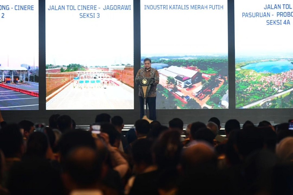 Presiden Jokowi menyampaikan dalam satu windu terakhir pemerintah mampu menyelesaikan 161 proyek strategis nasional (PSN) dengan serapan mencapai 11 juta tenaga kerja.