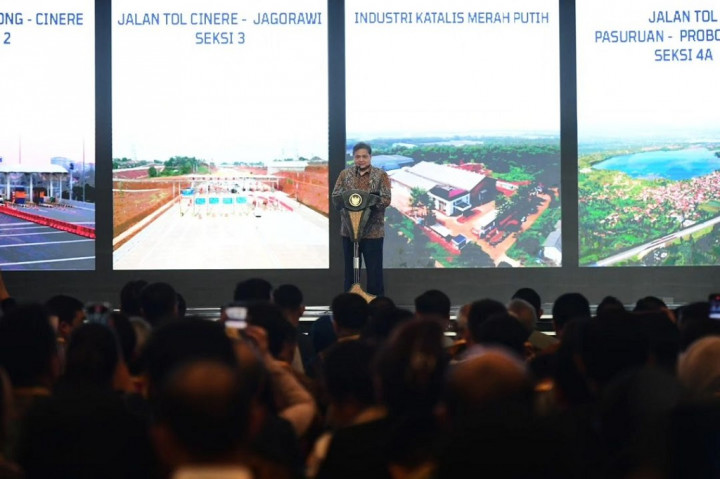 Presiden Jokowi menyampaikan dalam satu windu terakhir pemerintah mampu menyelesaikan 161 proyek strategis nasional (PSN) dengan serapan mencapai 11 juta tenaga kerja.