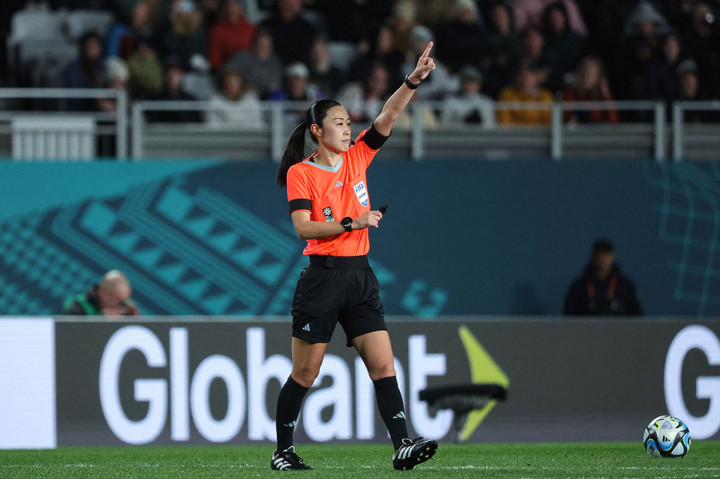 Wanita termasuk perintis Jepang Yoshimi Yamashita akan menjadi wasit di Piala Asia 2023 untuk pertama kalinya tahun depan di Qatar.