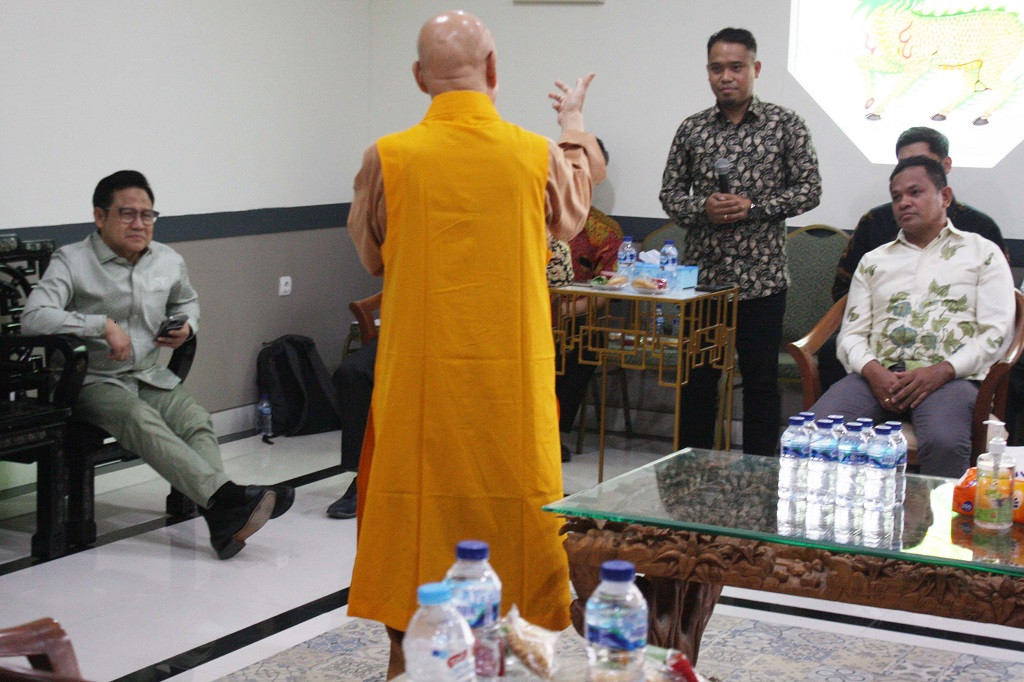 Ditemui usai melakukan dialog di Klenteng Kong Miao, Taman Mini Indonesia Indah, Muhaimin menyampaikan setidaknya ada tiga pesan penting yang disampaikan para tokoh lintas agama itu.