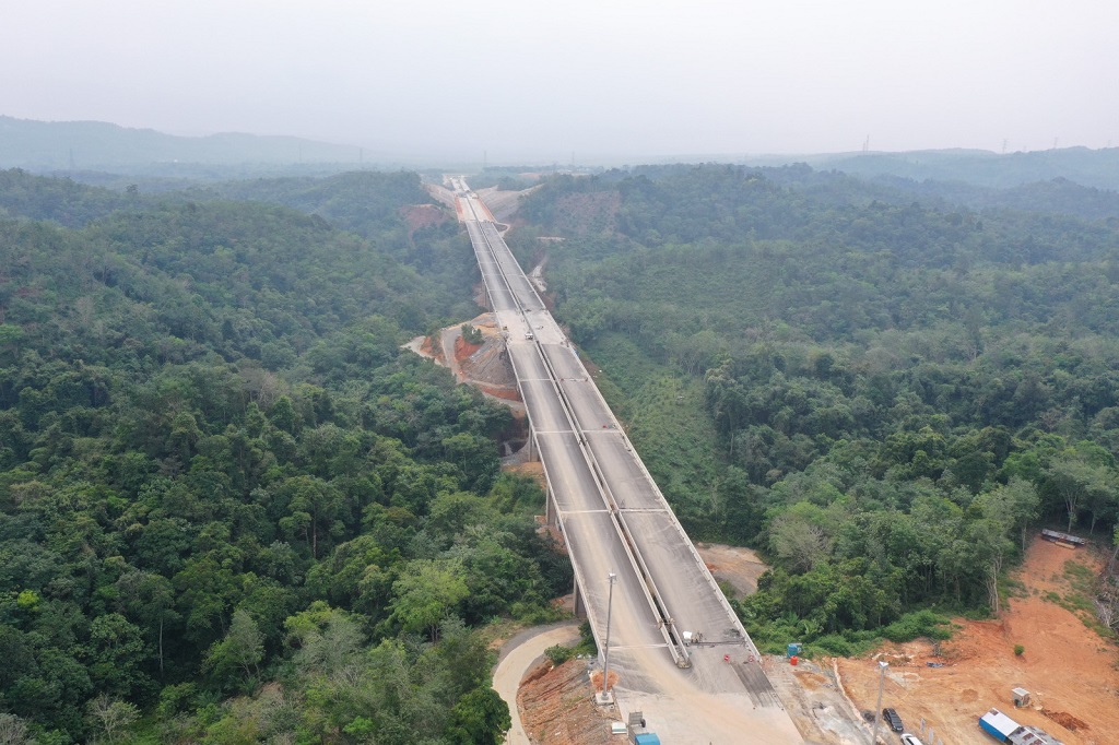 Jalan tol dengan pemandangan cantik dapat segera dirasakan masyarakat Riau. Pasalnya jalan tol Ruas Pekanbaru Padang Seksi Bangkinang Pangkalan Tahap I yaitu Bangkinang-Koto Kampar akan dilengkapi dengan jembatan layang yang dibangun di atas lembah dan menyuguhkan pemandangan alam yang bebas dan asri.
