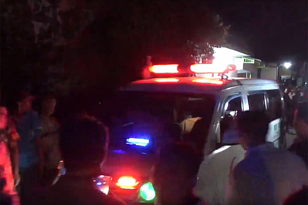 Polisi yang datang ke TKP langsung mengevakuasi jasad korban ke kamar mayat RSUD Jombang untuk dilakukan outopsi. Korban diketahui tewas usai mengalami luka di kepala akibat ditembak dan hantaman benda tumpul.