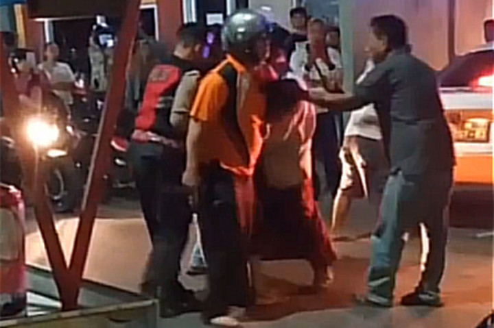  Polisi mengatakan, saat ini sudah menangkap pelaku dan menyita beberapa barang bukti berupa senapan angin, peluru, dan juga palu.