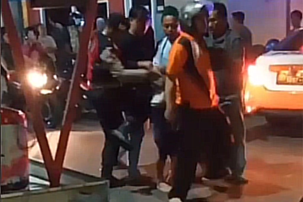 Polisi mengaku, masih perlu menggali keterangan saksi - saksi guna mengetahui motif pasti yang dilakukan pelaku.