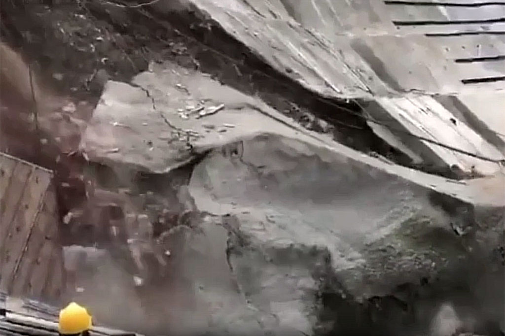 Bendungan Ameroro yang berstatus proyek strategis nasional atau PSN di Desa Tamesandi, Kecamatan Uepai, Kabupaten Konawe, Sulawesi Tenggara (Sultra) ambruk, pada Selasa, 14 September 2023.