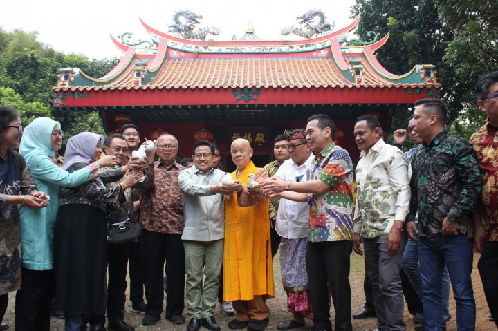 Bacawapres dari Koalisi Perubahan untuk Persatuan (KPP) Muhaimin Iskandar, melakukan dialog dengan sejumlah tokoh lintas agama. Hal itu menjadi upaya Muhaimin untuk menyerap aspirasi para tokoh agama menjelang Pemilihan Presiden (Pilpres) 2024.
