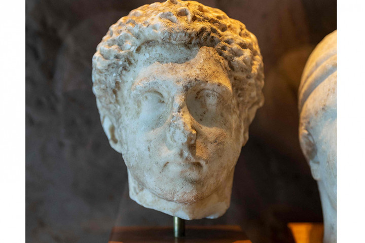 Universitas Canberra mengatakan mereka membeli vas itu dengan iktikad baik di lelang Sotheby's pada 1984, dan bangg bekerja sama dengan penyelidik Italia untuk memastikan vas itu dikembalikan ke tempat yang seharusnya.