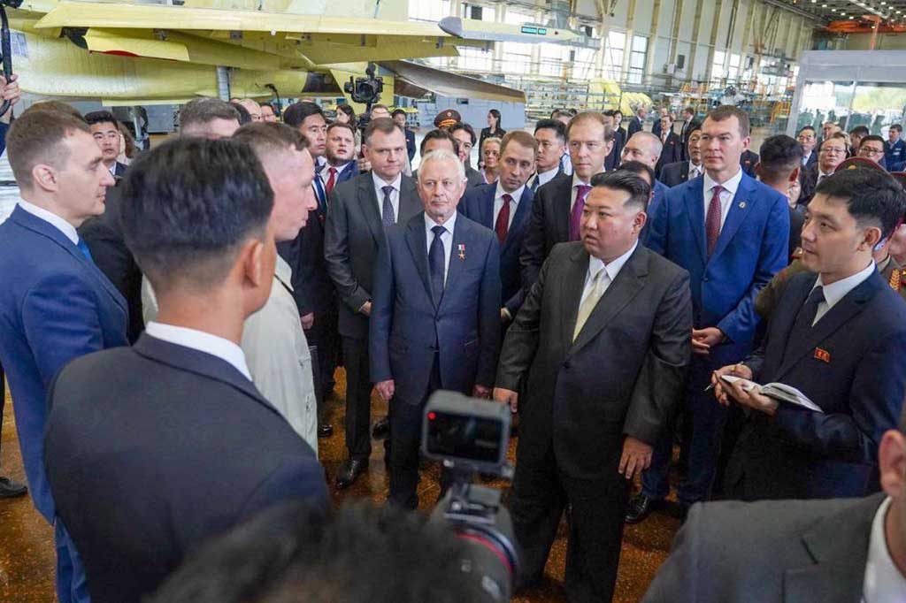 Kim melihat produksi pesawat tempur Sukhoi Su-35 dan Su-57 Rusia serta menyaksikan penerbangan demonstrasi Su-35, kata pernyataan itu.