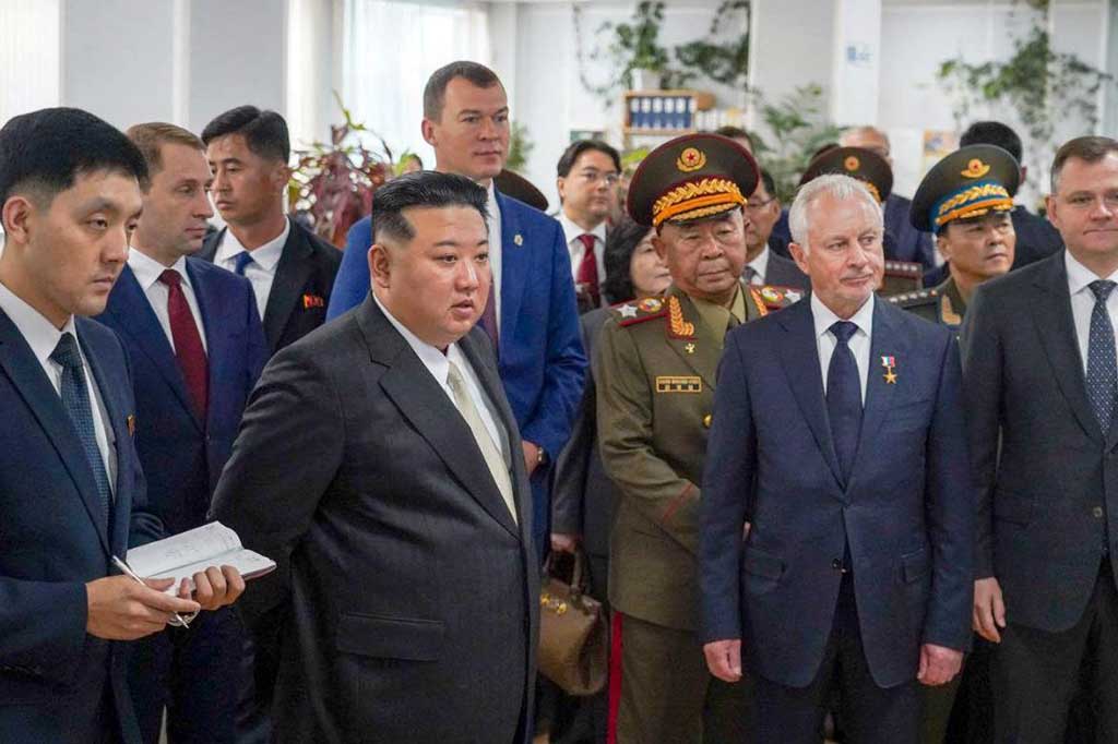 “Kami melihat potensi kerja sama baik di bidang manufaktur pesawat terbang maupun industri lainnya,” kata Wakil Perdana Menteri Rusia Denis Manturov usai mendampingi Kim berkeliling pabrik.