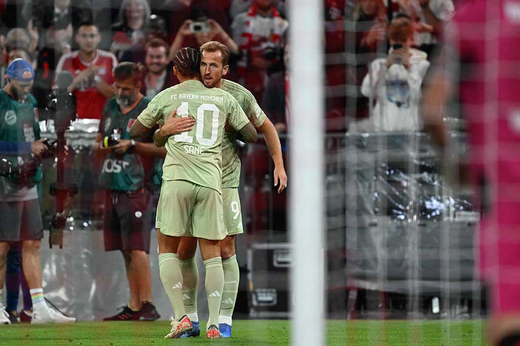 The Bavarians mampu unggul terlebih dahulu pada menit ke-7 melalui sundulan dari Harry Kane memanfaatkan bola liar dari tendangan sudut dari Leroy Sane.