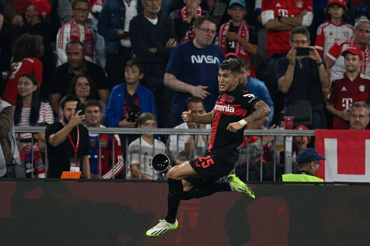 Petaka menimpa tuan rumah di masa perpanjangan waktu setelah gelandang Leverkusen Jonas Hofmann dilanggar oleh Alphonso Davies di dalam kotak penalti. Exequiel Palacios yang menjadi algojo penalti sukses memperdaya Ulreich melalui tembakan keras di sisi kanan yang tak mampu ditahan oleh kiper berusia 35 tahun itu. Skor 2-2 bertahan hingga laga usai.