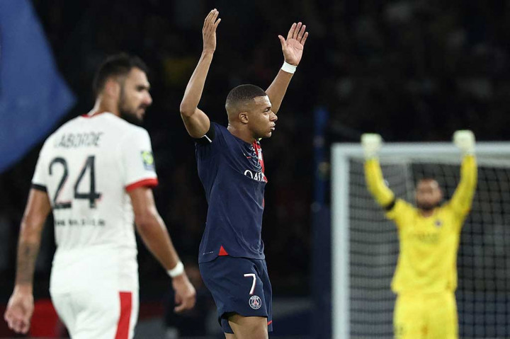 PSG hanya mampu memperkecil kedudukan melalui tendangan voli Mbappe pada menit ke-86 usai menerima umpan dari Randal Kolo-Muani.