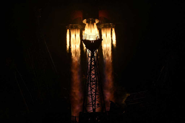 Peluncuran tersebut terjadi setelah misi bulan pertama Rusia dalam hampir 50 tahun gagal pada bulan lalu.