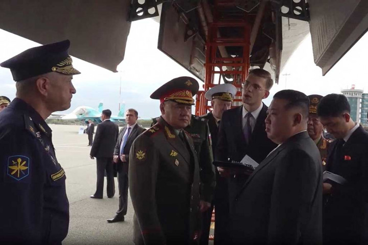 Moskow diyakini tertarik membeli amunisi Korea Utara untuk melanjutkan pertempuran di Ukraina, sementara Pyongyang menginginkan bantuan Rusia untuk mengembangkan program luar angkasa.