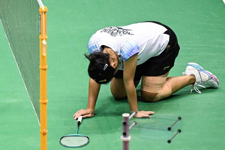 Meski tampil luar biasa, Gregoria akhirnya dihentikan oleh tunggal putri Jepang Akane Yamaguchi lewat drama rubber game dengan skor 21-17, 23-25, 21-18.