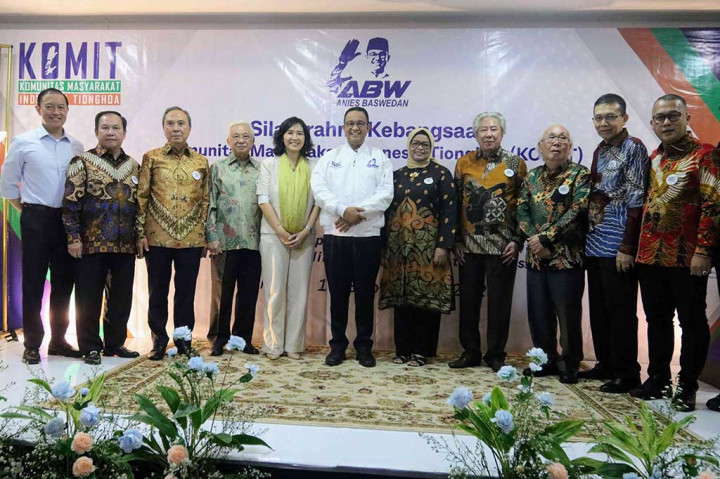 Pada acara silaturahmi tersebut Anies juga mengenakan jaket Komit dalam rangka menjadi bagian dari pluralisme dan keberagaman.