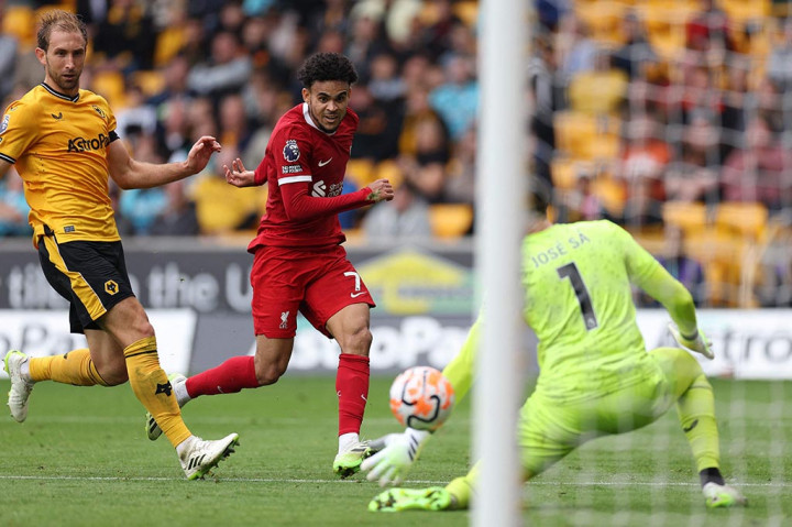 Memasuki babak kedua, Liverpool sukses menyamakan kedudukan pada menit ke-51 berkat gol yang dicetak oleh Cody Gakpo memanfaatkan umpan Mohamed Salah sehingga skor berubah menjadi 1-1. Sukses menyamakan kedudukan, Liverpool semakin rajin menebar ancaman di lini pertahanan Wolves, namun beberapa upaya yang mereka lakukan tak kunjung membuahkan hasil.