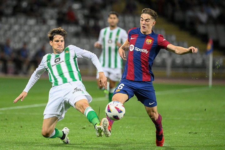 Tendangan bebas Ferrran Torres pada menit ke-62 bersarang di pojok kiri gawang Rui Silva dan memperlebar jarak menjadi 3-0.