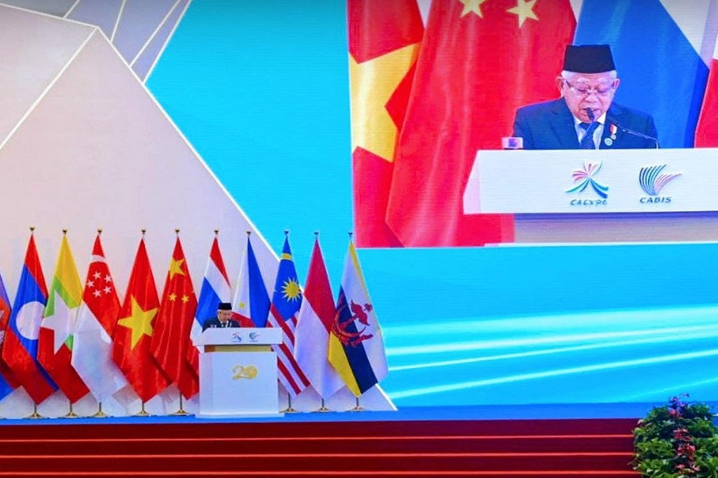 Salah satu agenda utama kunjungan kerjanya di Tiongkok, Wapres Ma’ruf Amin pagi ini, Minggu, 17 September 2023, menghadiri pembukaan China-ASEAN Expo (CAEXPO) Ke-20 dan China-ASEAN Business Investment Summit (CABIS) Ke-20 di Nanning International Convention and Exhibition Center (NICEC), Nanning, Guangxi.