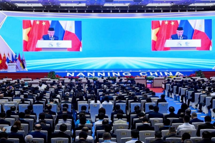 Dalam pidatonya tersebut, Wapres menyerukan agar Negara-negara ASEAN dan mitra strategisnya seperti Tiongkok menguatkan kolaborasi dan integrasi untuk mendorong pertumbuhan ekonomi di kawasan ini.