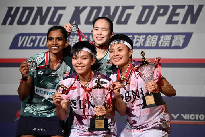 Gim kedua diwarnai kejar mengejar poin secara ketat oleh kedua pasangan. Poin mereka saling berkejaran satu sama lain melalui permainan yang ramai.