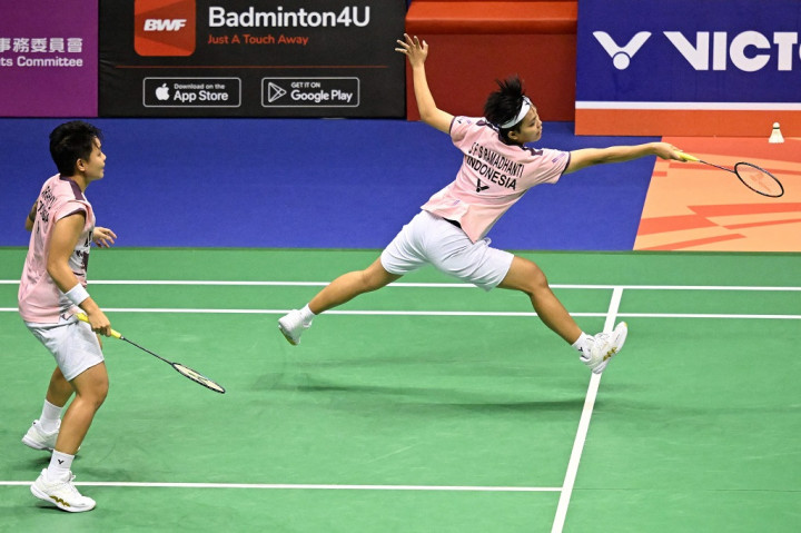 Ganda putri Apriyani Rahayu/Siti Fadia Silva Ramadhanti keluar sebagai juara pada turnamen Hong Kong Open 2023 setelah mengalahkan wakil Malaysia Pearly Tan/Thinaah Muralitharan pada babak final di Kowloon, Minggu, 17 September 2023.