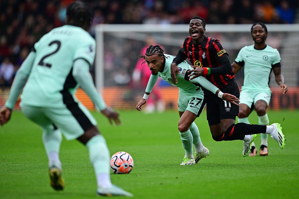 Memasuki babak kedua Chelsea memiliki peluang emas melalui tendangan bebas Raheem Sterling yang masih membentur mistar gawang Bournemouth.