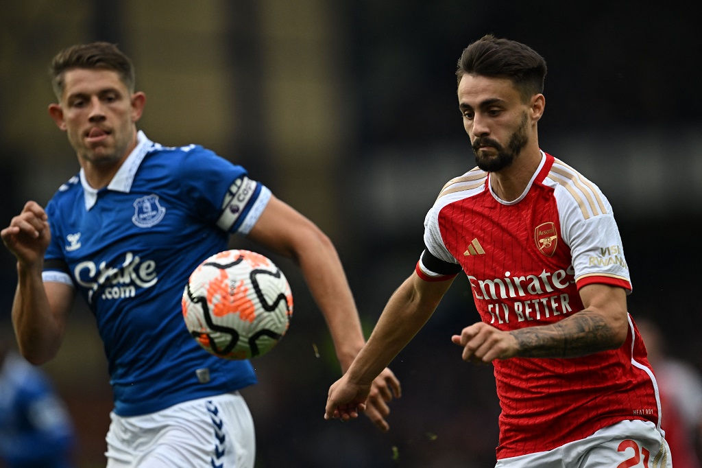 The Gunners akhirnya mampu membobol gawang dari Everton pada menit ke-69 setelah umpan tarik Bukayo Saka dapat disambut oleh tendangan Leandro Trossard sehingga skor berubah menjadi 1-0.