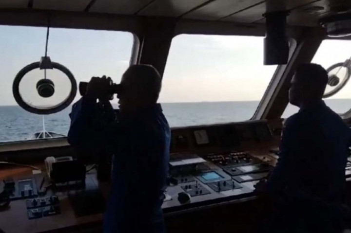 Kapal patroli milik Baharkam Mabes Polri, Senin, 18 September 2023 pagi, menangkap kapal ikan asing bendera Malaysia yang mencuri ikan di perairan Indonesia. Dalam penangkapan sempat diwarnai aksi kejar-kejaran di tengah laut, petugas mengamankan lima awak kapal dan menemukan ikan hasil tangkapan sebanyak 500 kg mengunakan pukat trawl.