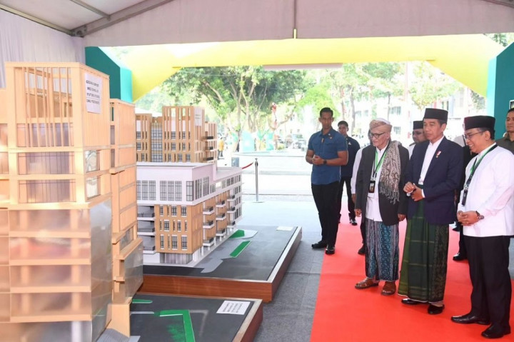 Lebih lanjut, Presiden Jokowi juga menyebut bahwa pemerintah menyambut baik inisiatif PBNU membentuk GKMNU (Gerakan Keluarga Maslahat Nahdlatul Ulama). Inisiatif tersebut dinilai sangat penting untuk meningkatkan kualitas keluarga Indonesia, terutama untuk para nahdliyin di level akar rumput.