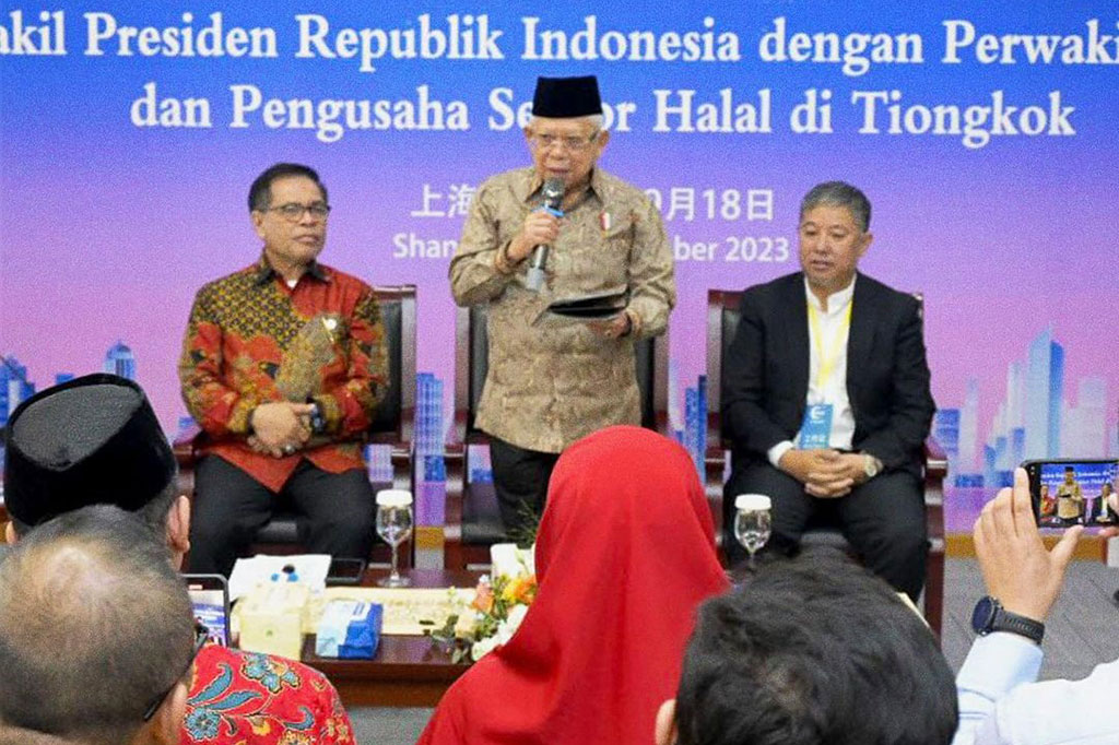 Sebagai upaya memperluas jaringan produk halal Indonesia secara global, Wapres Ma’ruf Amin bertemu sejumlah pengusaha Tiongkok yang bergerak pada sektor halal, di Kantor Perwakilan LPPOM MUI Shanghai, Tiongkok, Senin, 18 September 2023.