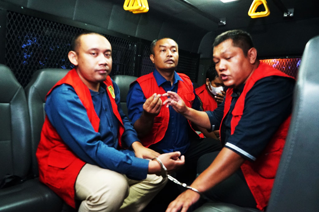 Selain itu, Kejati Sumut juga menangkap rekanan yaitu tiga tersangka lainnya dari pihak swasta berinisial SH, RK, dan HN (masing-masing berkas terpisah).