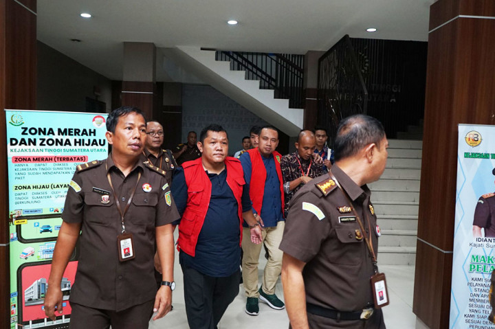 Tim Penyidik Pidana Khusus Kejaksaan Tinggi (Kejati) Sumatera Utara (Sumut) menangkap Wakil Rektor II Universitas Al Washliyah (Univa) Labuhanbatu berinisial MAR dalam kasus dugaan korupsi Kartu Indonesia Pintar (KIP) dari Kementerian Pendidikan dan Kebudayaan (Kemendikbud) RI.