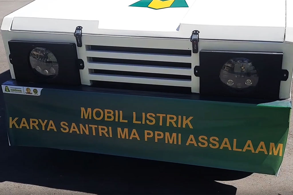 Tantangan kebutuhan berbuah karya nyata dan tepat guna. Itulah kalimat tepat untuk mengapresiasi empat santriwati Pondok Pesantren Modern Islam/PPMI Assalaam di Kartasura, Kabupaten Sukoharjo, Jawa Tengah ini.