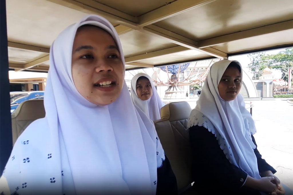 Dari tangan mereka lahir mobil yang tak hanya mampu mengangkut penumpang saja tetapi juga memuat alat-alat keselamatan seperti tandu dan tabung oksigen.