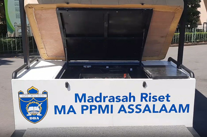 Tentu saja kreatifitas yang cukup membanggakan ini di bawah dukungan dan bimbingan para ustaz dan guru Pesantren Assalaam. Nah tentu kita pantas untuk mengikuti langkah dan contoh semangat baik dari ujung timur kartasura ini.