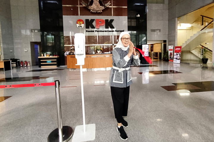 Terkait perkara tersebut, penyidik KPK Sebelumnya juga telah memeriksa Menteri Badan Usaha Milik Negara (BUMN) Periode 2011-2014 Dahlan Iskan.