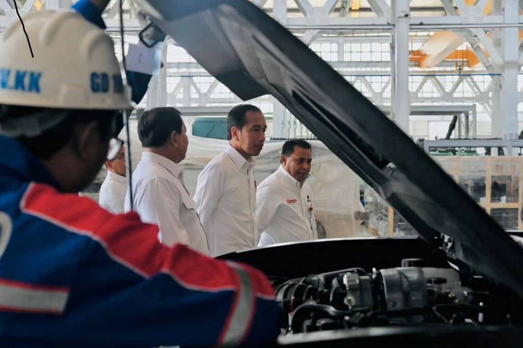 Presiden Jokowi menyebut perkembangan produksi PT Pindad tidak hanya meliputi peluru dan amunisi. Namun, saat ini PT Pindad juga melakukan perkembangan cepat di bidang kendaraan tempur.