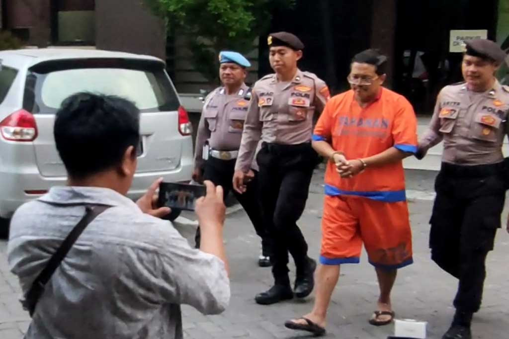 Bos properti itu terancam penjara lima tahun karena terbukti melakukan tindak pidana penipuan. Tersangka menjual sejumlah unit rumah namun sertipikat rumah tidak kunjung diberikan meskipun sudah ada yang lunas. 